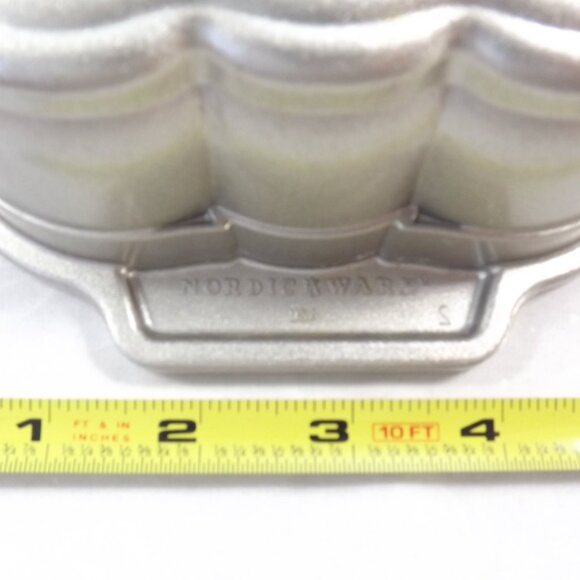 Vintage Gingerbread Loaf Pan, Nordic Ware, Heavy Cast Aluminum BAKEWARE - Picture 16 of 16